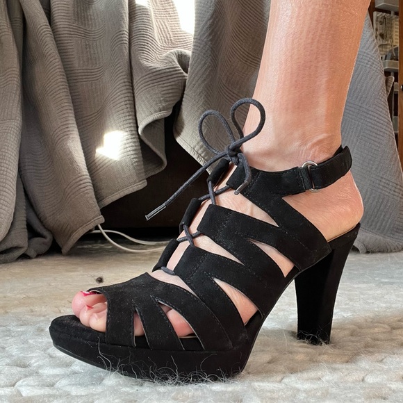 Naturalizer Kappa strapped suede platform heels never worn size 6 - Picture 7 of 7